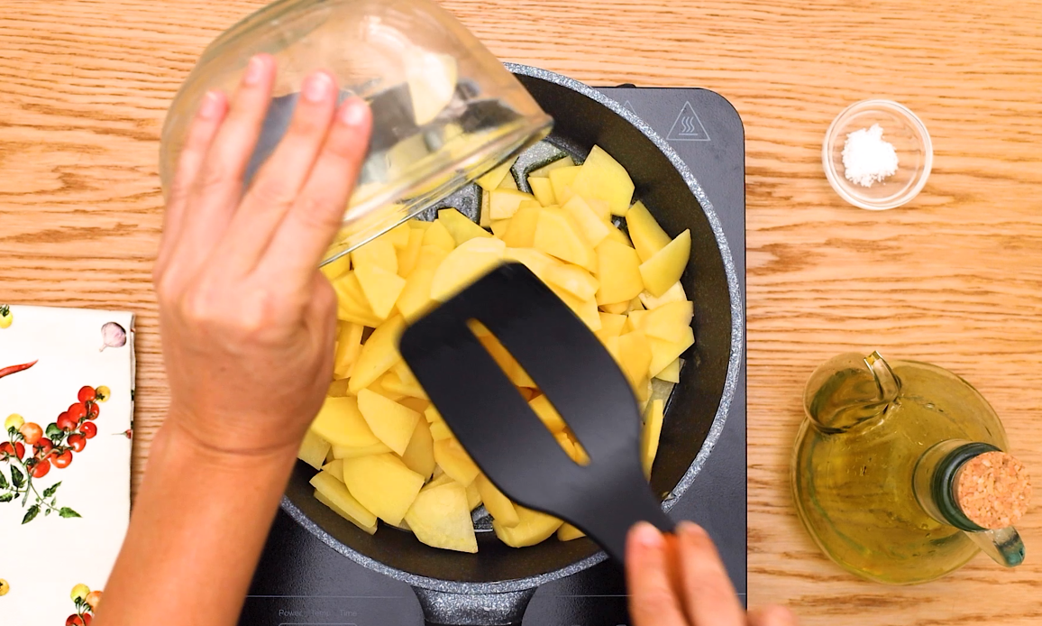 Tortilla de patatas y espinacas. Una receta riquísima y muy sencilla