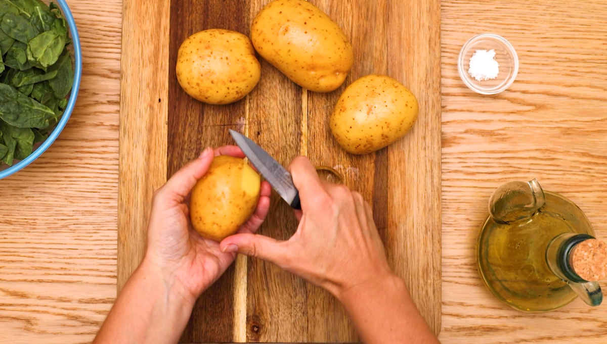 Tortilla de patatas y espinacas. Una receta riquísima y muy sencilla