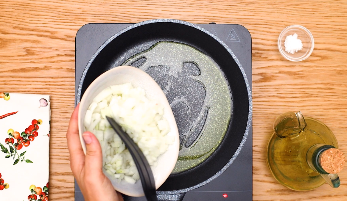 Tortilla de patatas y espinacas. Una receta riquísima y muy sencilla