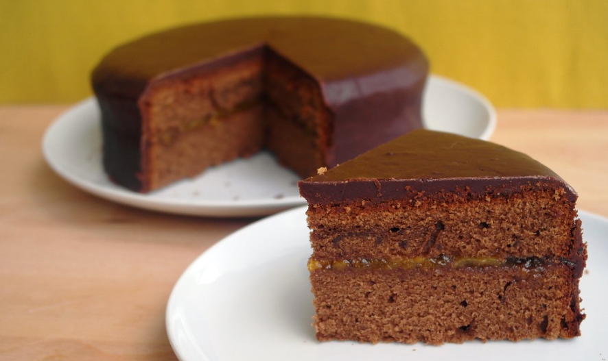 Tarta Sacher de chocolate. La receta clásica y auténtica, entre las mejores del mundo