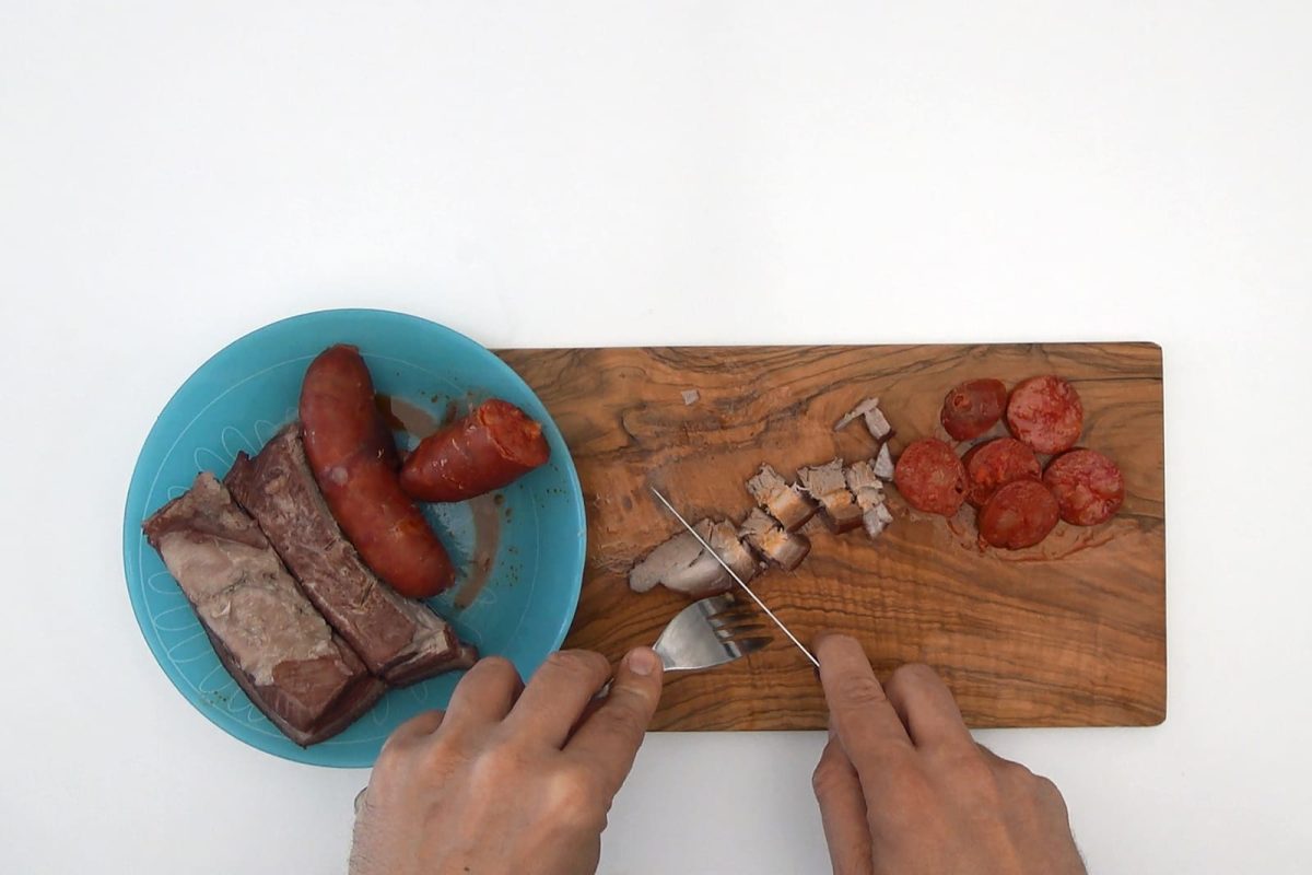 alubías o judías pintas con chorizo paso 11
