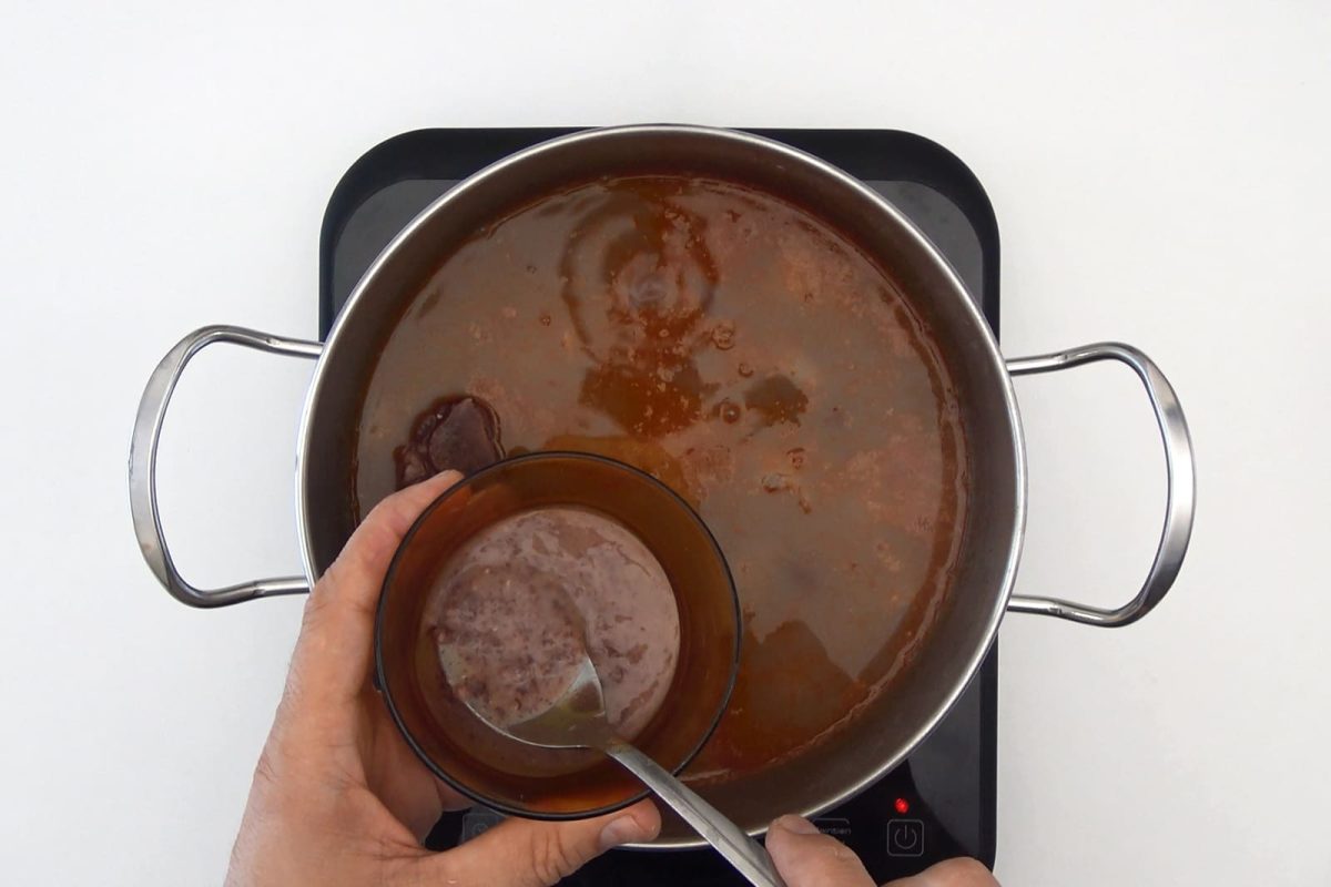 alubías o judías pintas con chorizo paso 13