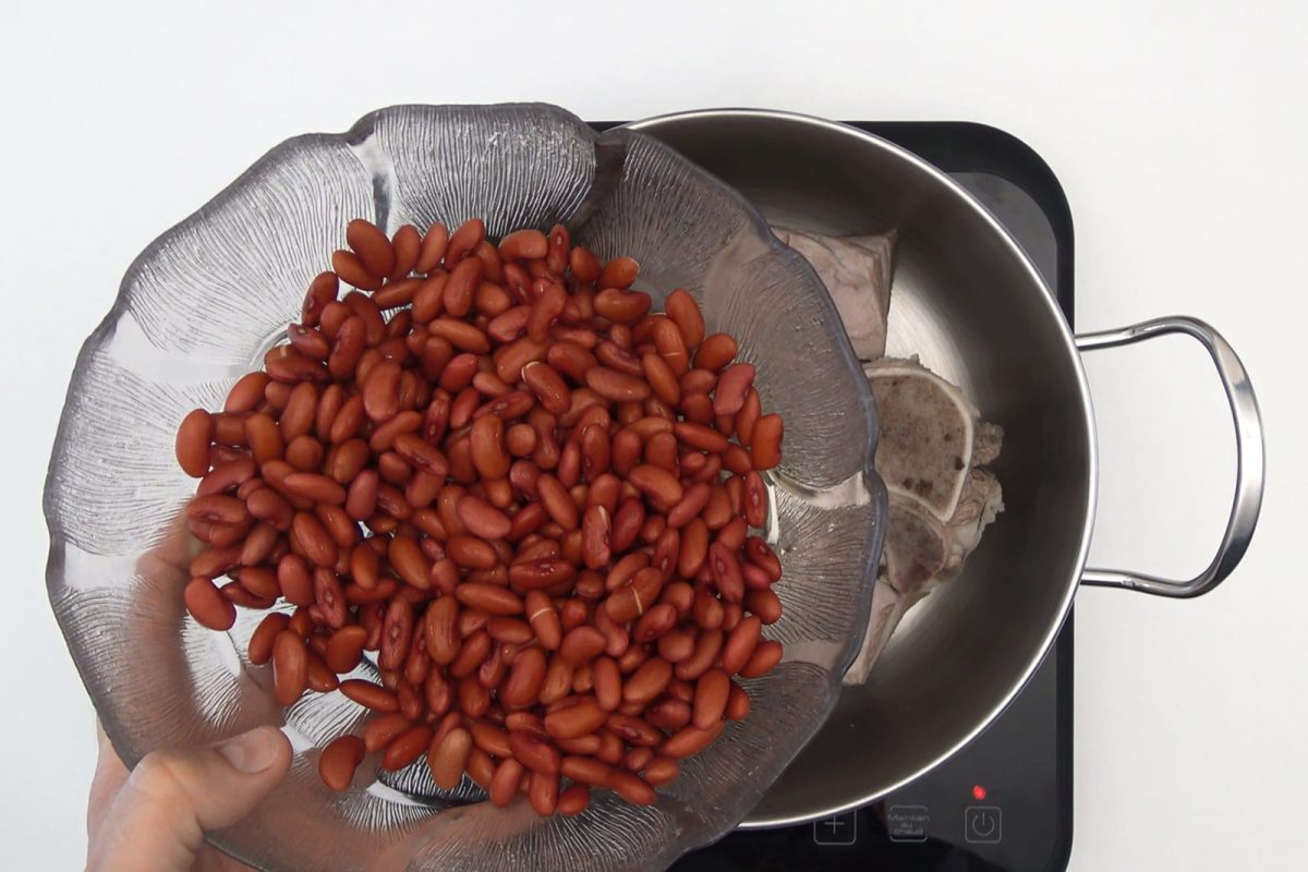 alubías o judías pintas con chorizo paso 6