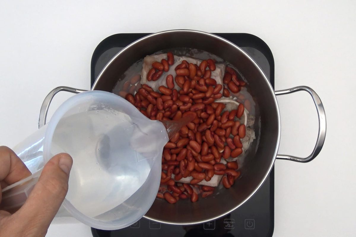 alubías o judías pintas con chorizo paso 7