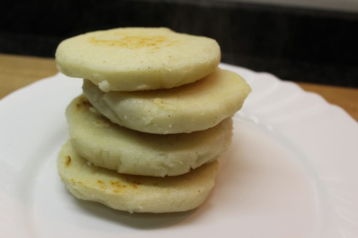 arepas colombianas pollo aguacate y plátano paso 17