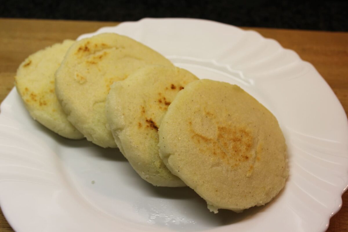 arepas colombianas pollo aguacate y plátano paso 18