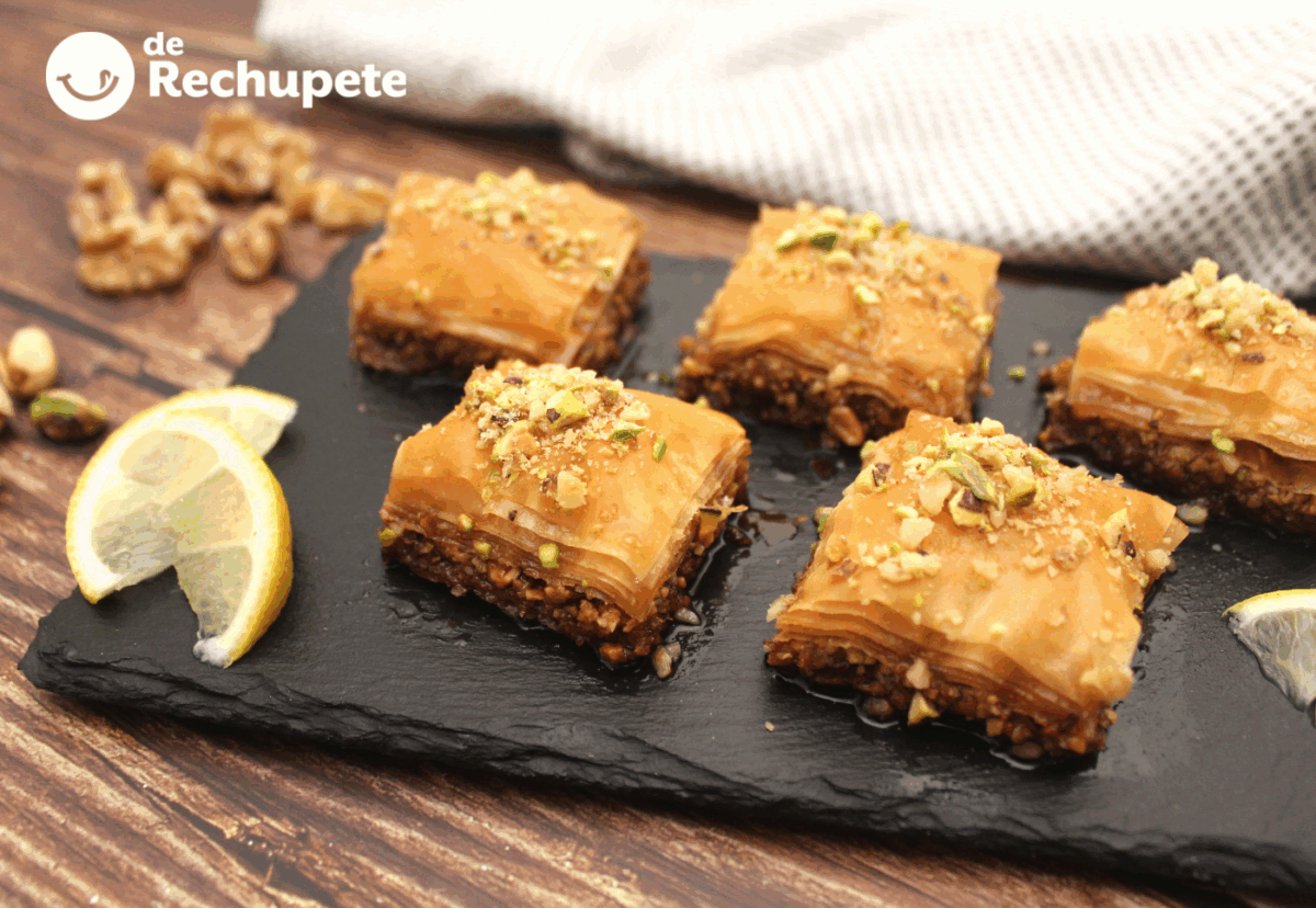 Baklavas griegos caseros. Uno de los postres más conocidos mundialmente