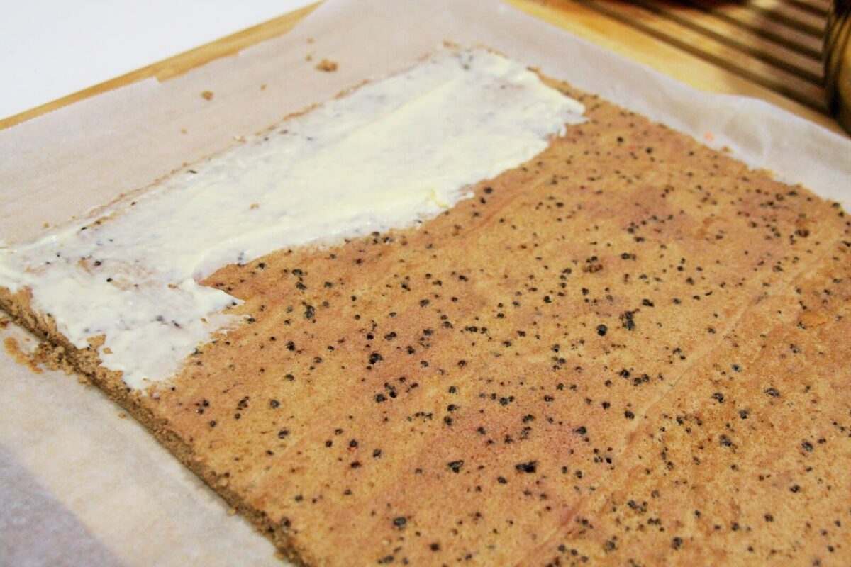 brazo de gitano de chocolate relleno de fresas paso 28