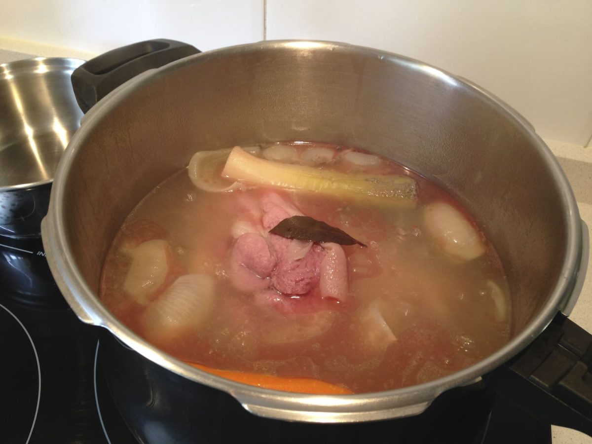 codillo al horno con verduras paso 18