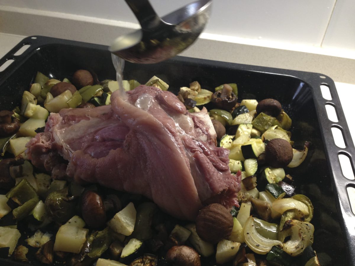 codillo al horno con verduras paso 20