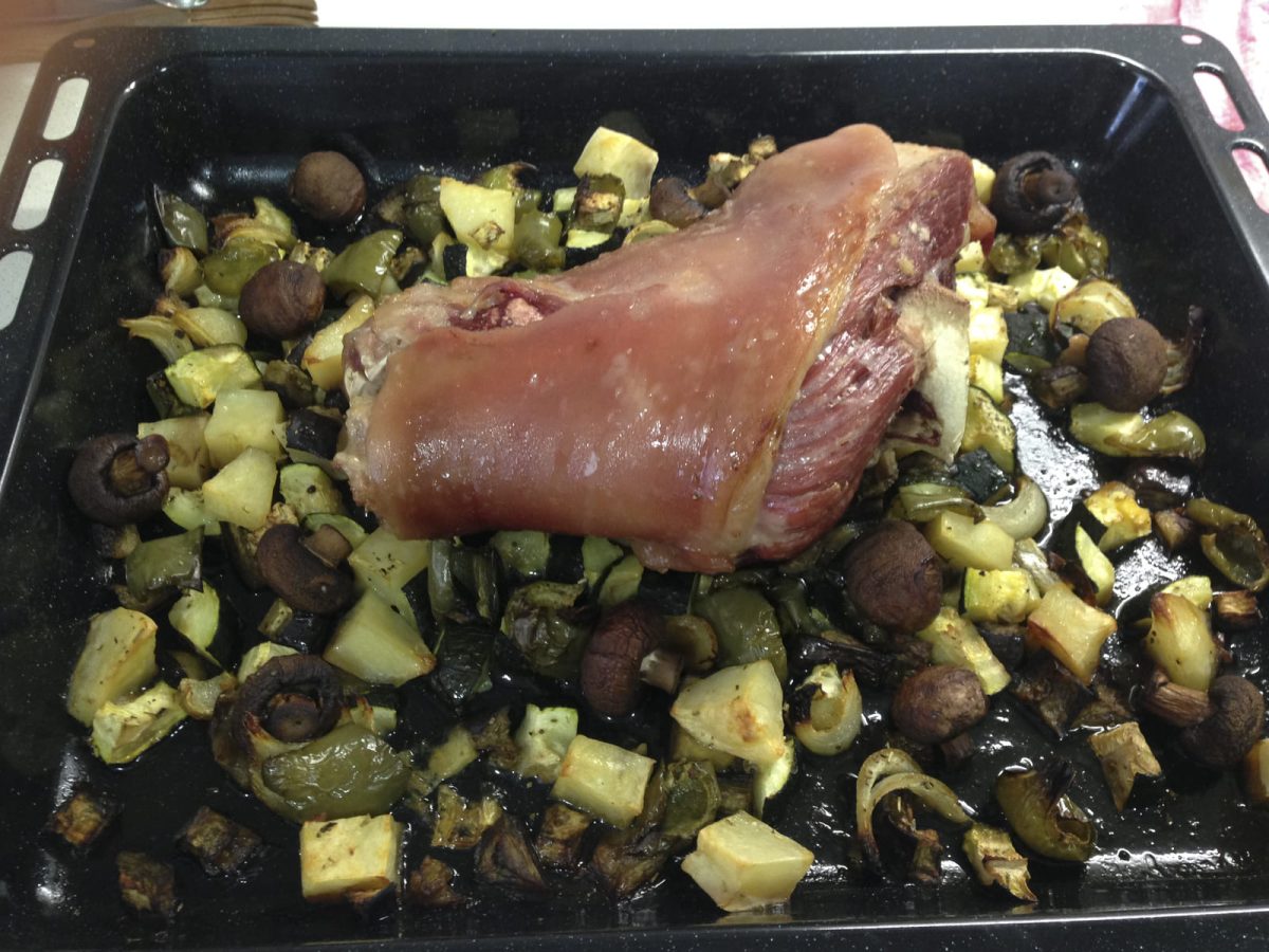 codillo al horno con verduras paso 34