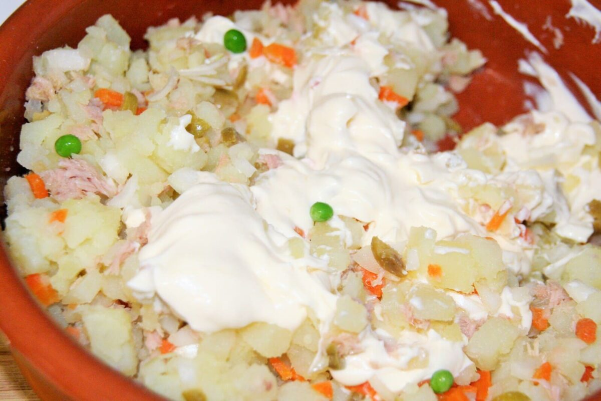 huevos rellenos de ensaladilla rusa paso 14