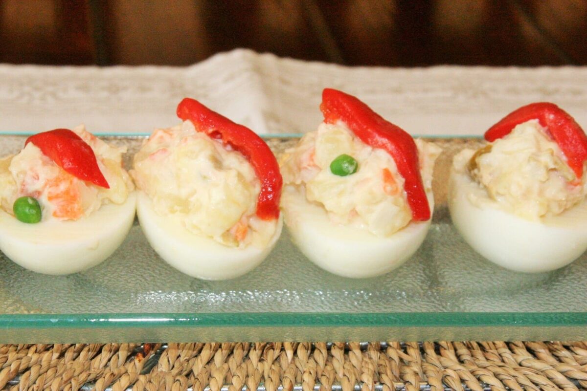 huevos rellenos de ensaladilla rusa paso 16