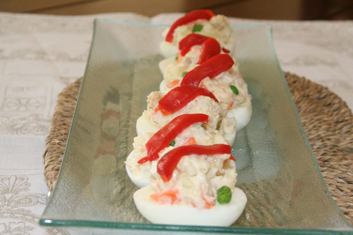 huevos rellenos de ensaladilla rusa paso 17