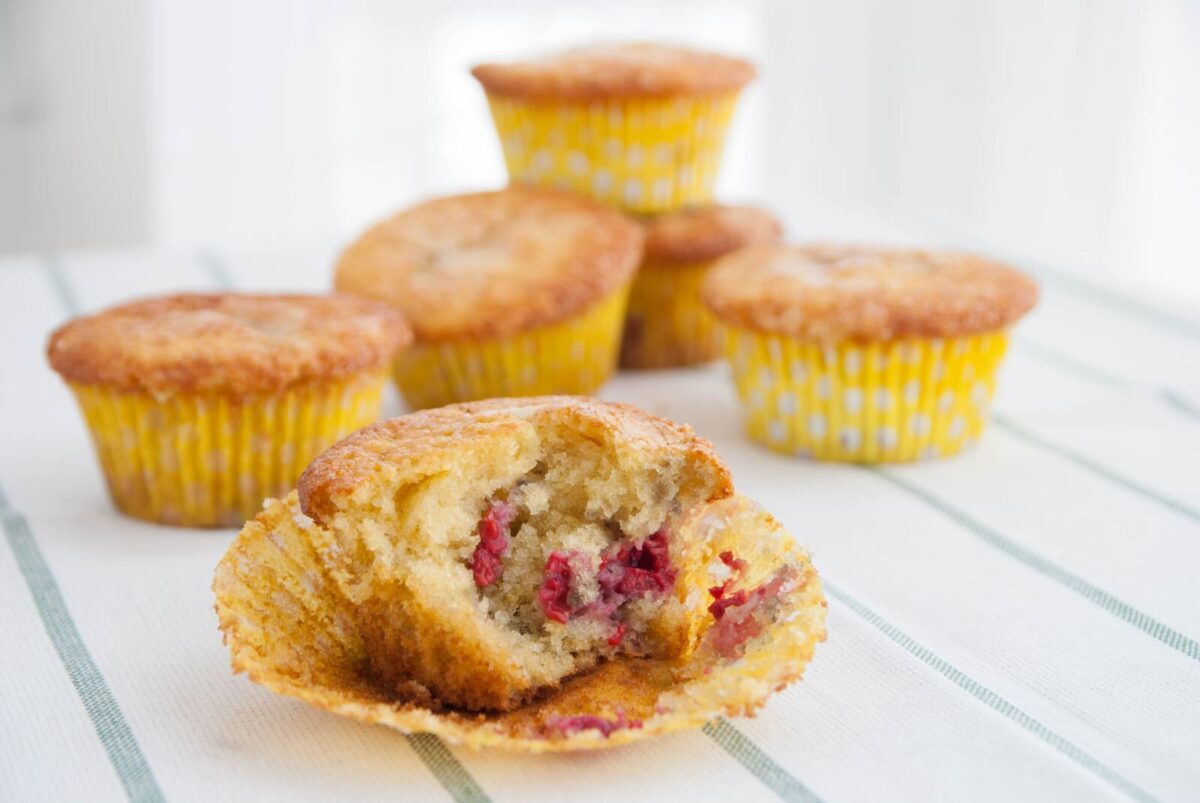 muffins de frambuesas y yogurt paso 11