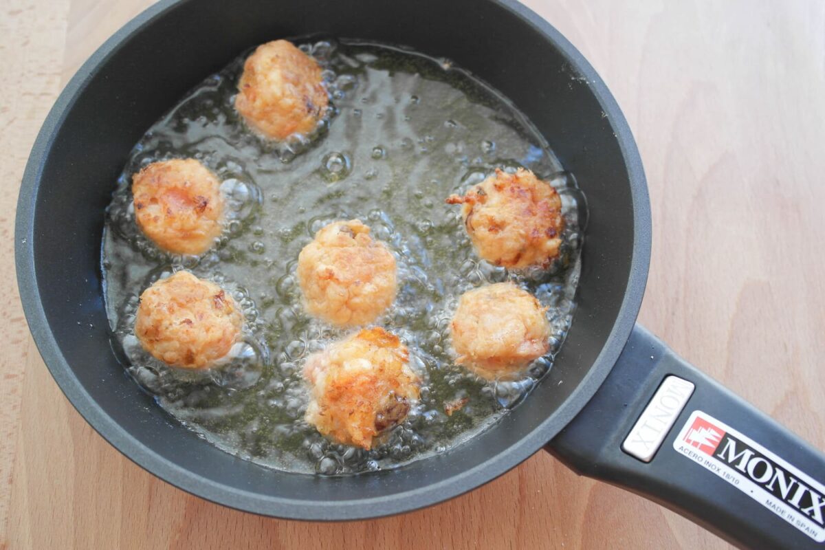 pseftokefedes albóndigas de tomate griegas paso 12