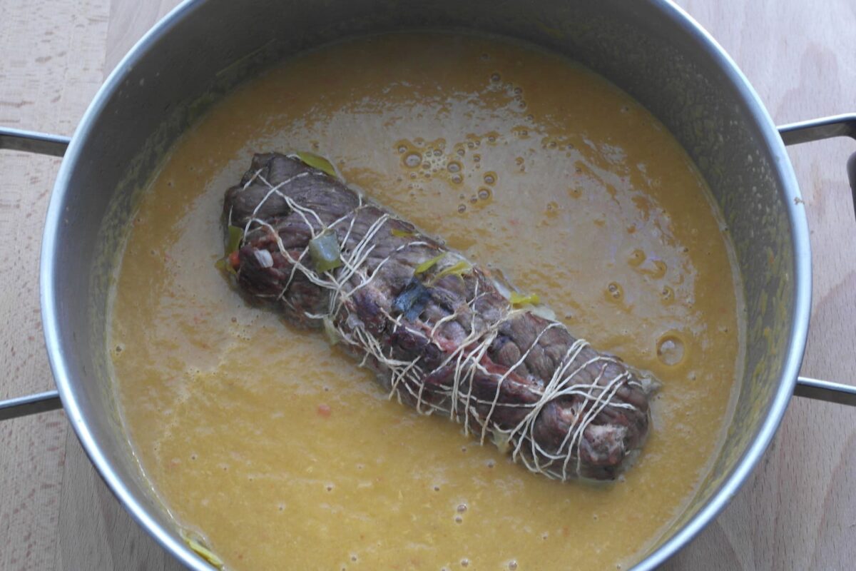 redondo de ternera con jamón y queso paso 17