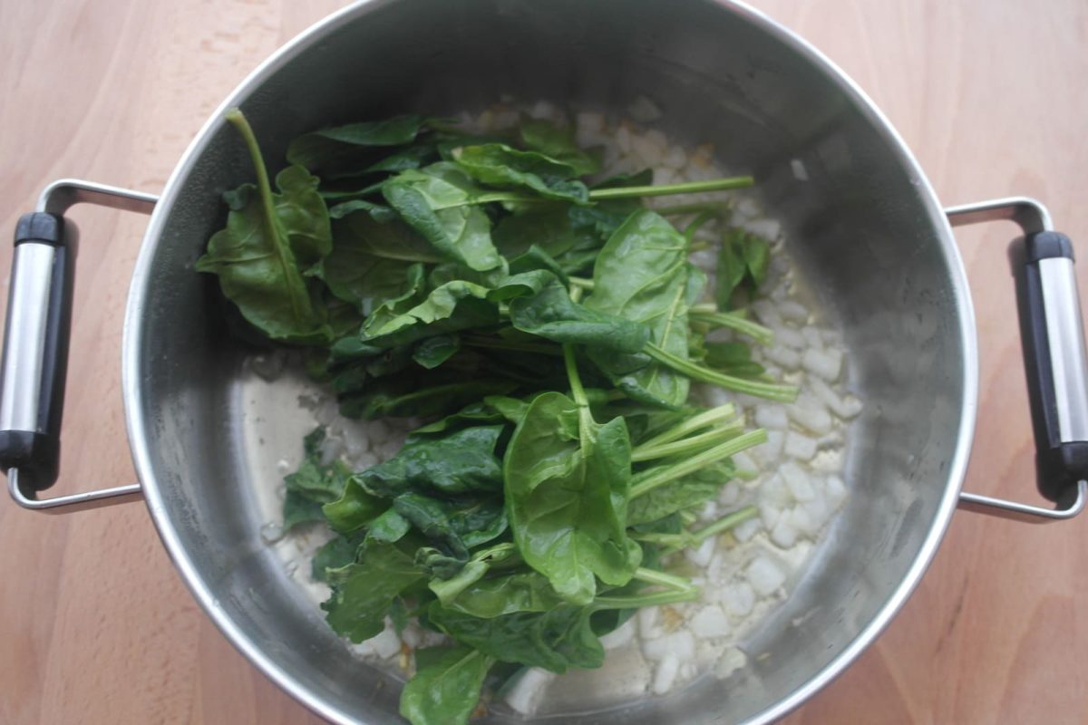 spanakorizo arroz con espinacas receta griega paso 4