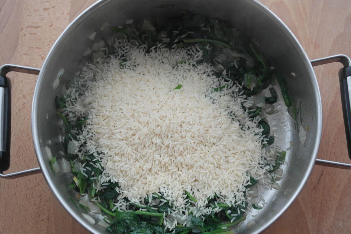 spanakorizo arroz con espinacas receta griega paso 6