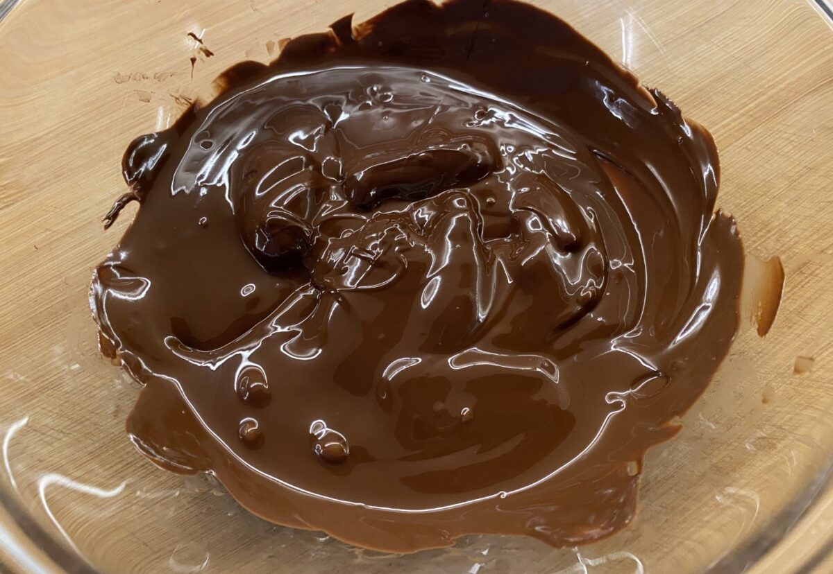 Bizcocho de chocolate y aguacate. Una receta paso a paso