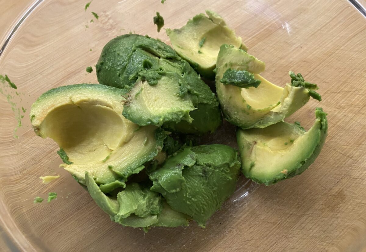 Bizcocho de chocolate y aguacate. Una receta paso a paso