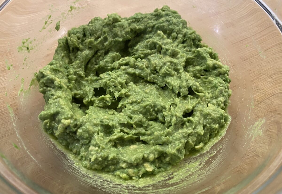 Bizcocho de chocolate y aguacate. Una receta paso a paso