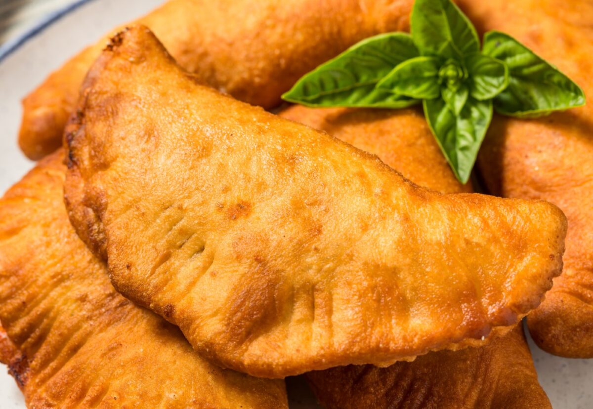 Calzone. ¿Qué es? Origen, historia, receta y tipos de calzone