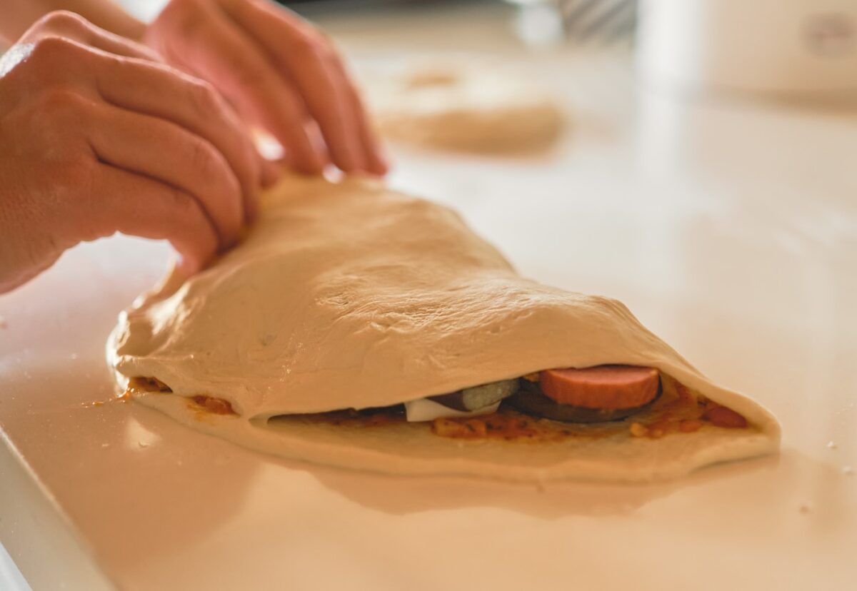 Calzone. ¿Qué es? Origen, historia, receta y tipos de calzone