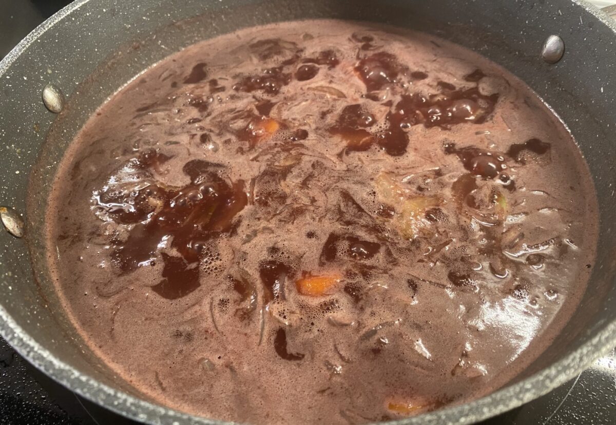 Coq au vin. Un plato tradicional de la cocina francesa