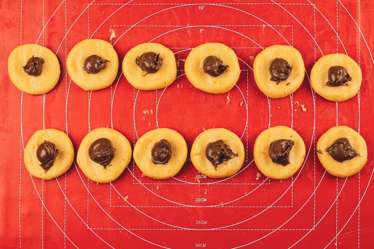 Galletas rellenas de crema de chocolate paso a paso