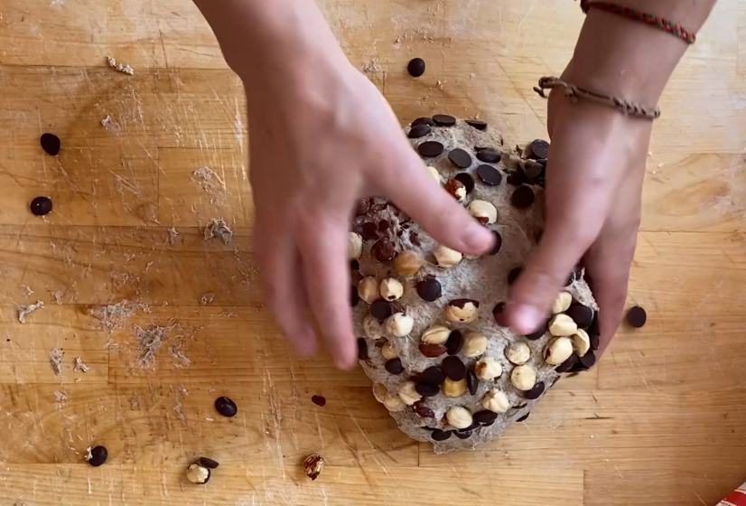 Pan integral con chocolate y avellanas paso a paso