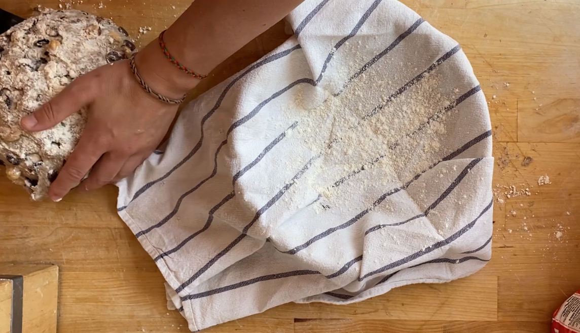 Pan integral con chocolate y avellanas paso a paso