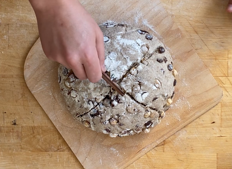Pan integral con chocolate y avellanas paso a paso