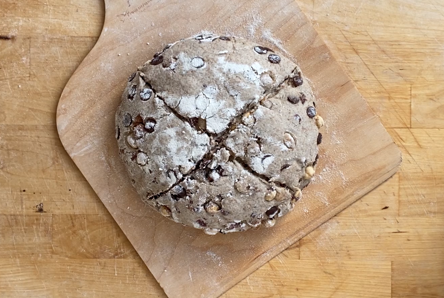 Pan integral con chocolate y avellanas paso a paso