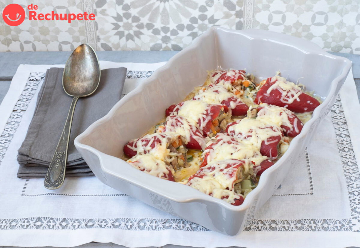 Pimientos del piquillo rellenos de verduras y huevo