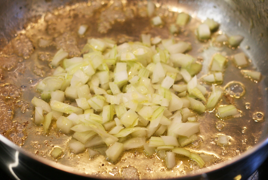 Ternera Strogonoff. Receta de carne en salsa con champiñones