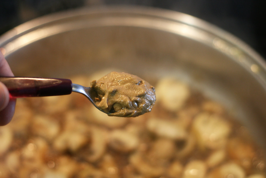 Ternera Strogonoff. Receta de carne en salsa con champiñones