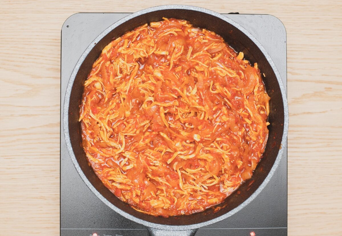 Tinga de pollo. Receta tradicional mexicana fácil y sabrosa