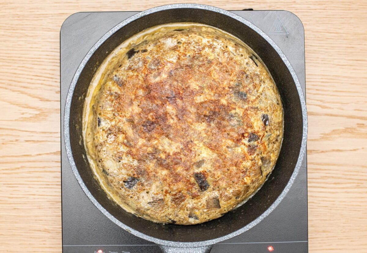 Tortilla de berenjena y cebolla. Una receta fácil paso a aso
