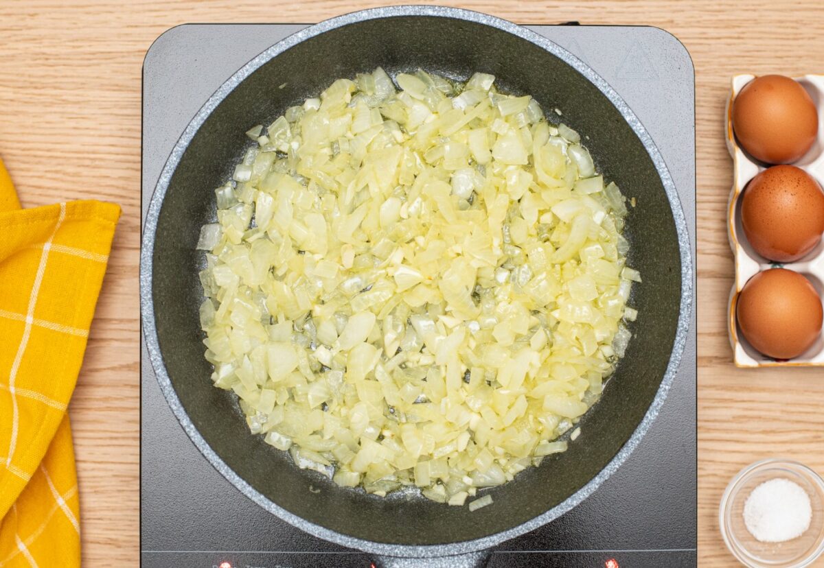 Tortilla de berenjena y cebolla. Una receta fácil paso a aso