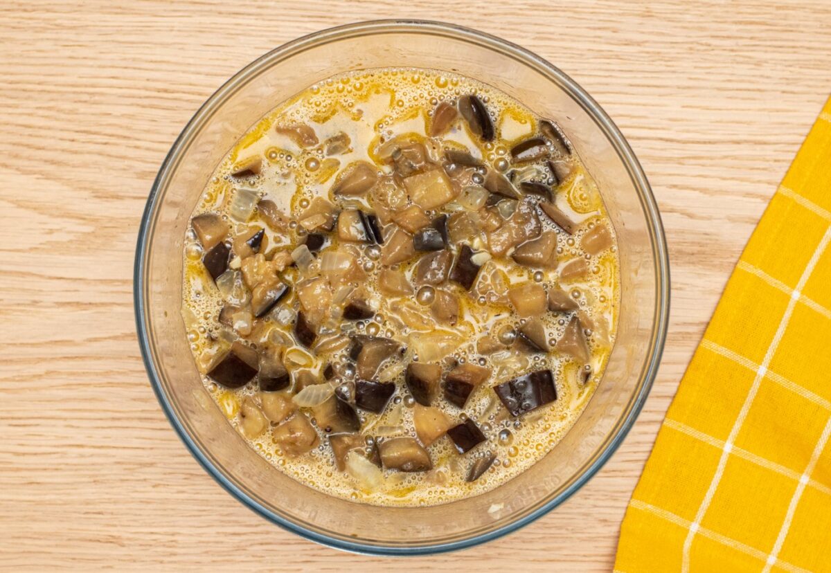 Tortilla de berenjena y cebolla. Una receta fácil paso a aso