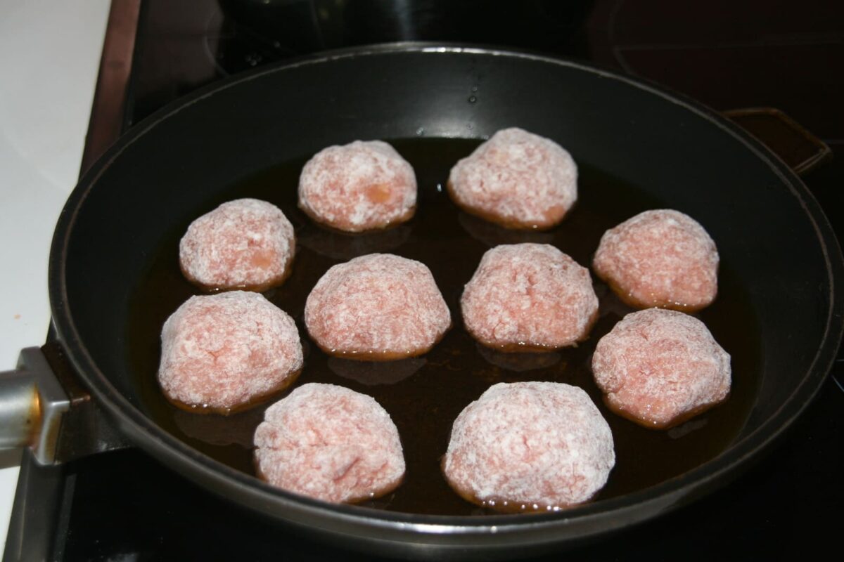 albóndigas con pisto paso 12