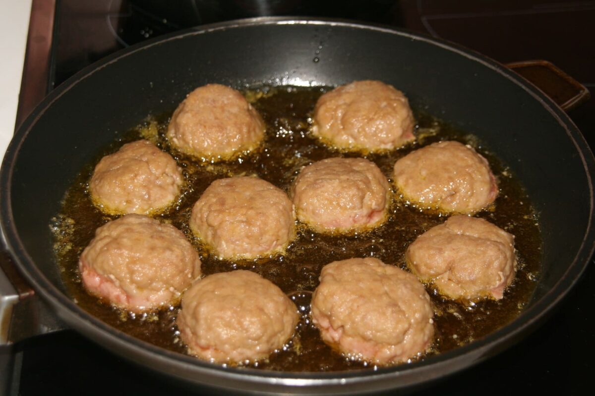 albóndigas con pisto paso 13