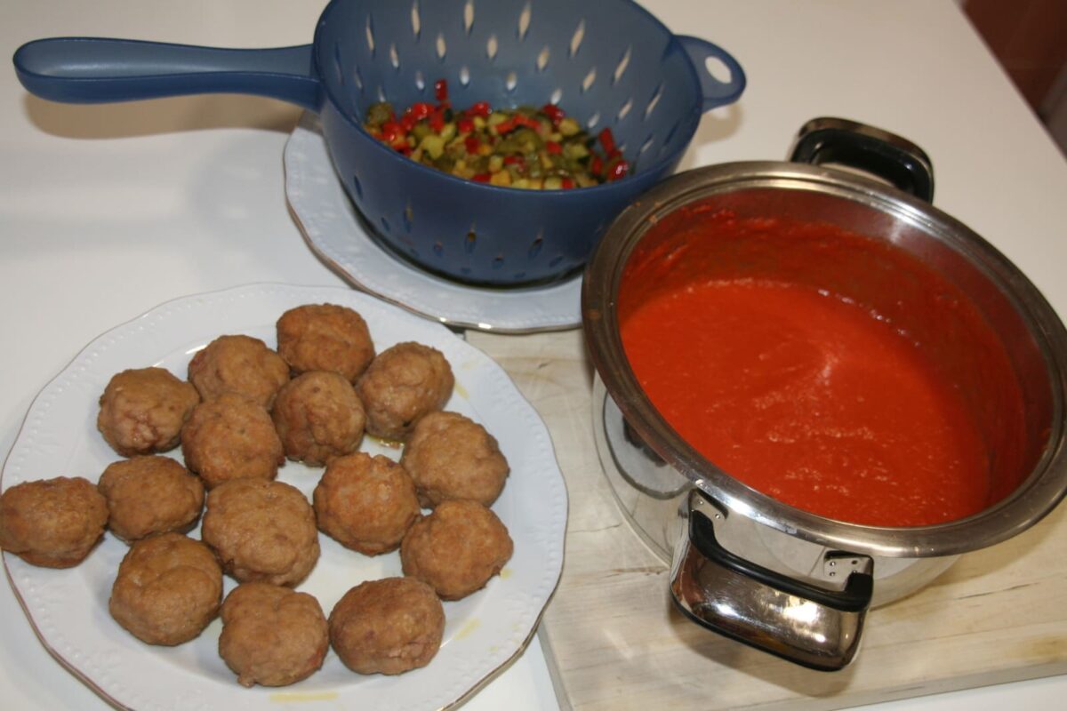 albóndigas con pisto paso 16