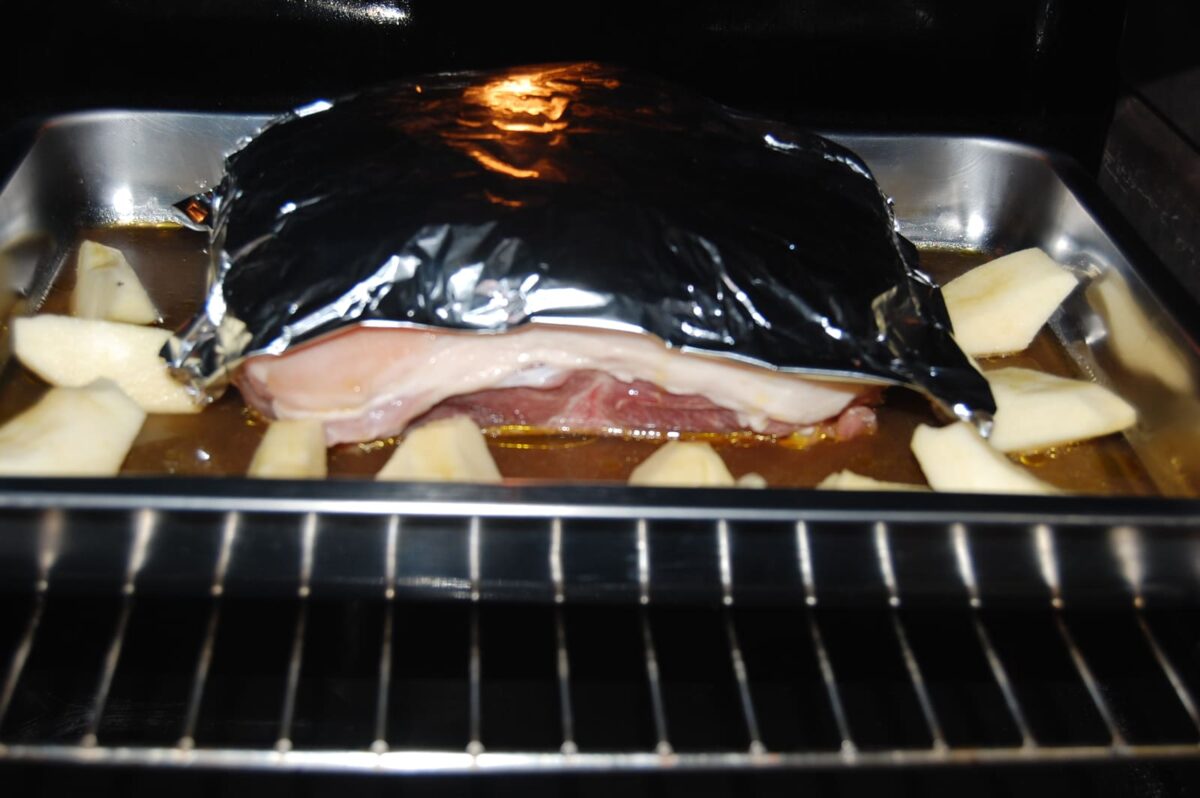 asado de cerdo con puré de manzana paso 13