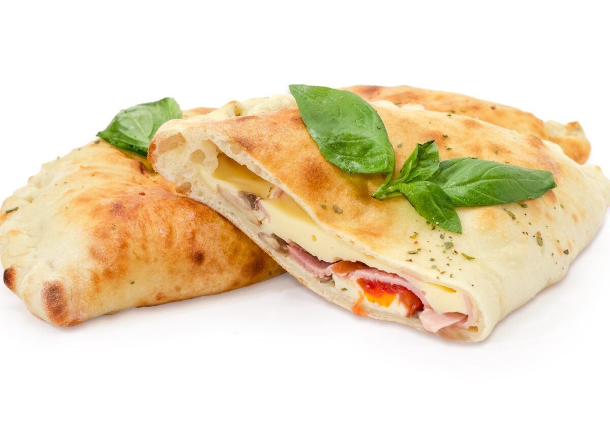 Calzone. ¿Qué es? Origen, historia, receta y tipos de calzone