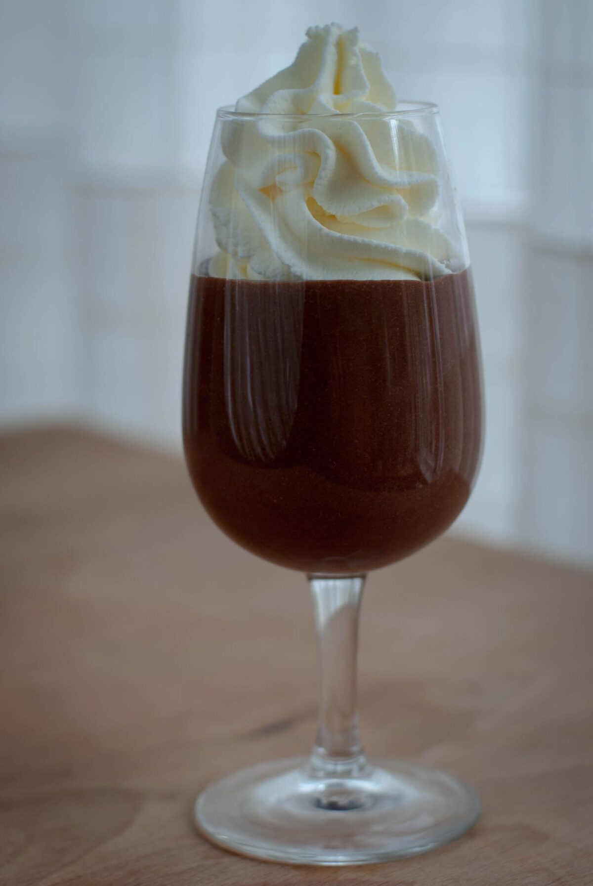 copa de chocolate y nata montada paso 11