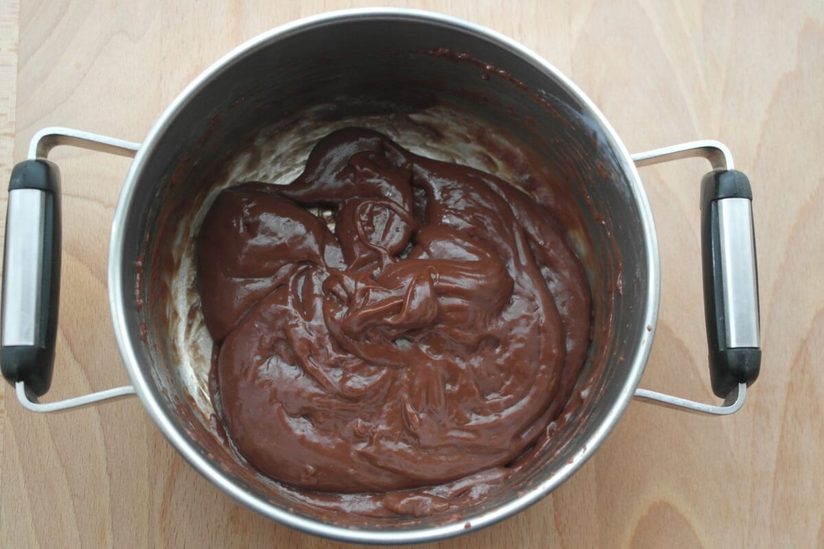 copa de chocolate y nata montada paso 7