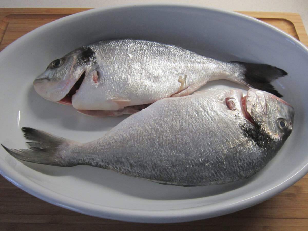 dorada al horno en salsa de aceitunas paso 20