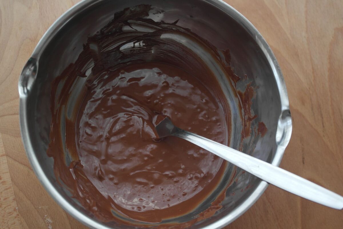 Receta de bizcocho de chocolate: chocolate derretido